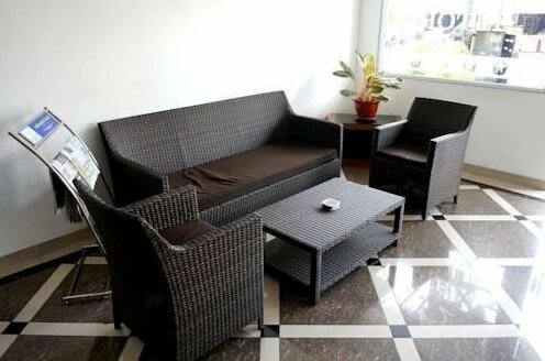 OYO 844 Surya Hotel - Photo4