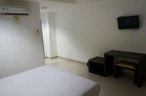 OYO 844 Surya Hotel - Photo5