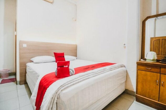 RedDoorz Plus near WTC Batanghari Mall - Photo2