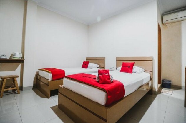 RedDoorz Plus near WTC Batanghari Mall - Photo3