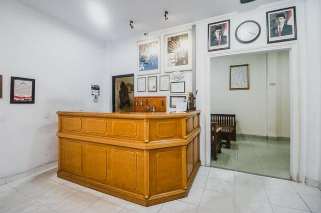 RedDoorz Plus near WTC Batanghari Mall - Photo5