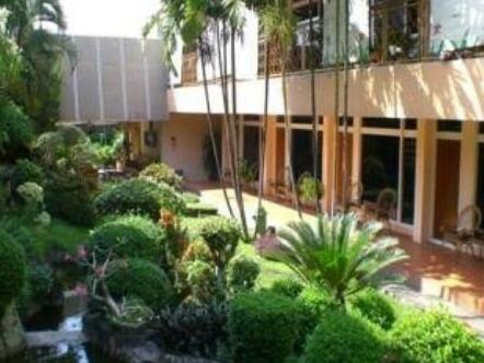 Hotel Safari Jember - Photo2