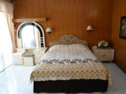 Hotel Safari Jember - Photo5