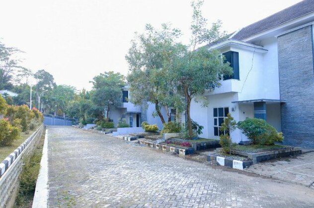 OYO 887 Green Hill Hotel and Convention Center - Photo2