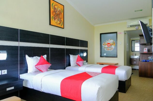 OYO 887 Green Hill Hotel and Convention Center - Photo4