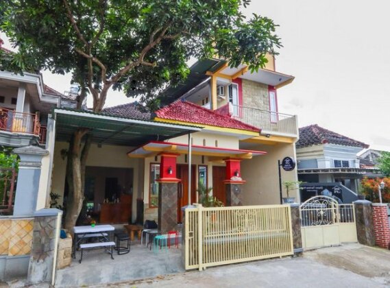OYO Life 3064 Mahameru Kost Putra - Photo3