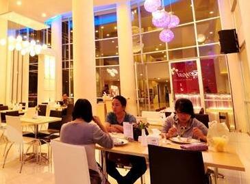 Royal Hotel n' Lounge - Photo3