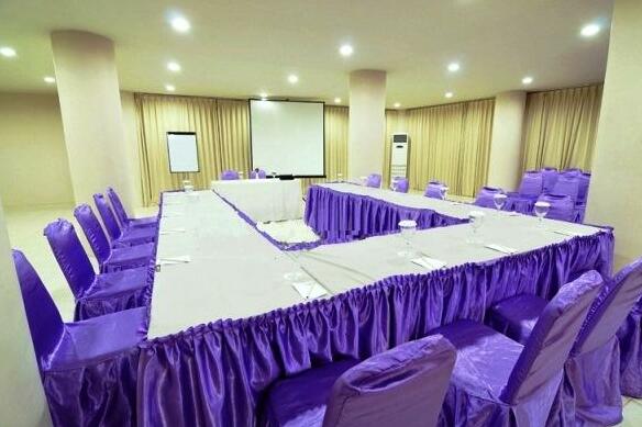 Royal Hotel n' Lounge - Photo5
