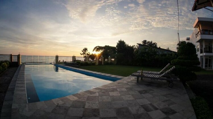 Marina Seaview Apartments - Photo2