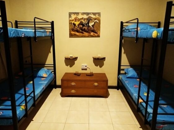 BUNK'D Backpackers Villa - Photo5
