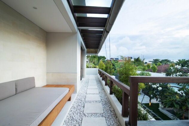Kedonganan Beach Villa - Photo5