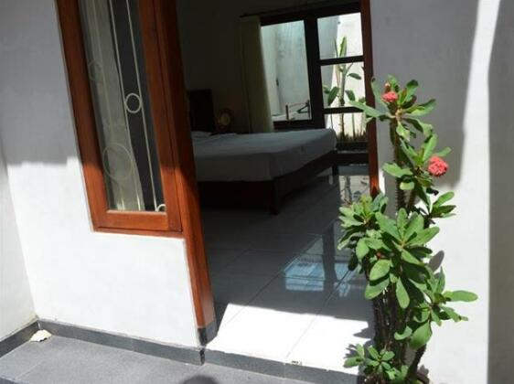 Mutiara Homestay Jimbaran - Photo2