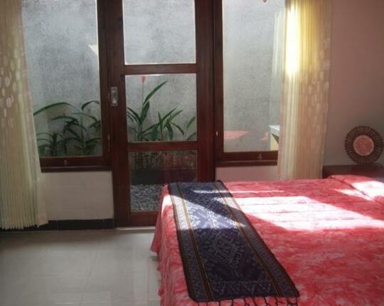  Photo 1