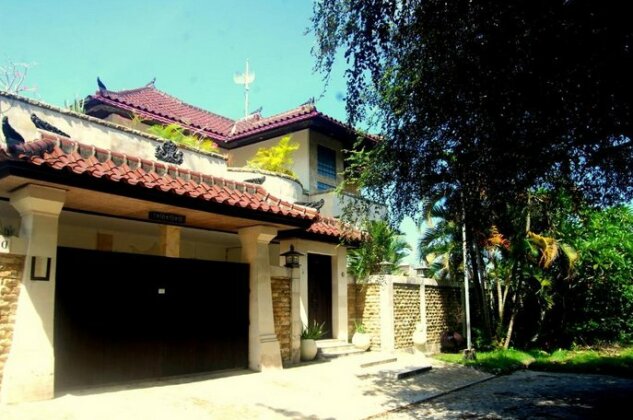 Villa Tentram Puri Gading