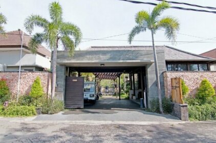 ZenRooms Jimbaran Jepun
