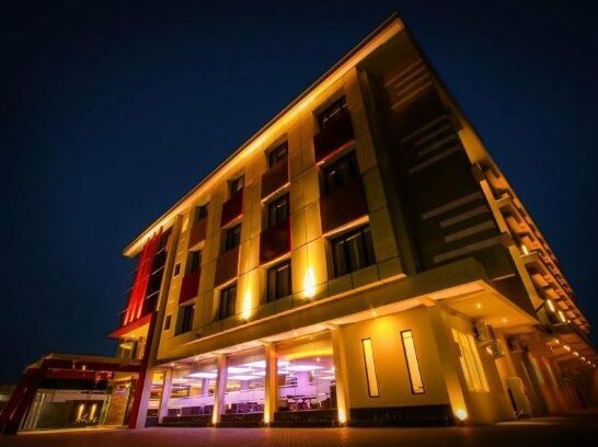 Grand Parama Hotel