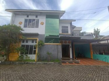 OYO 3293 Sulthan Ix Residence