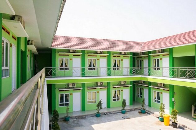RedDoorz Syariah near Gor Panatayuda