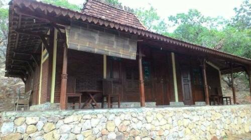 Cocohuts Hotel
