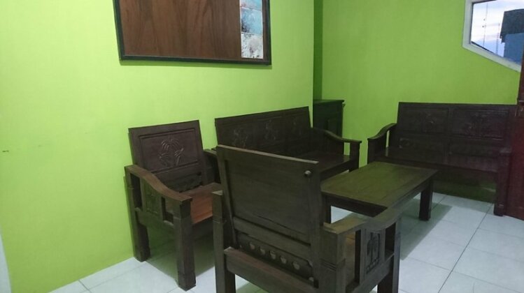 SPOT ON 2531 Tri Putra Residence - Photo4