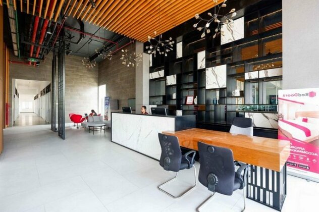 RedDoorz Apartment near Exit Toll Colomadu - Photo3