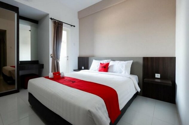 RedDoorz Apartment near Exit Toll Colomadu - Photo5
