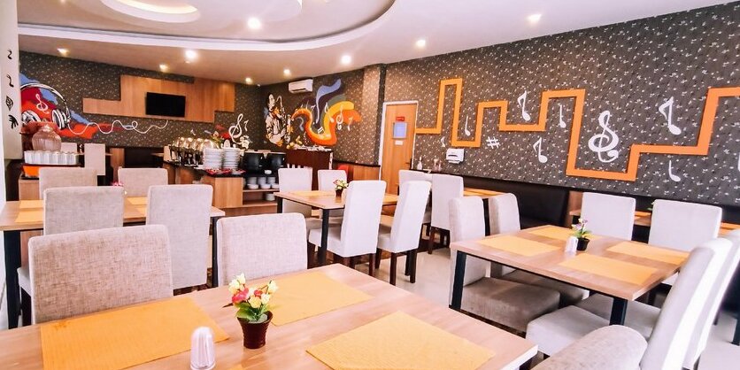 Front One Hotel Nganjuk - Photo4