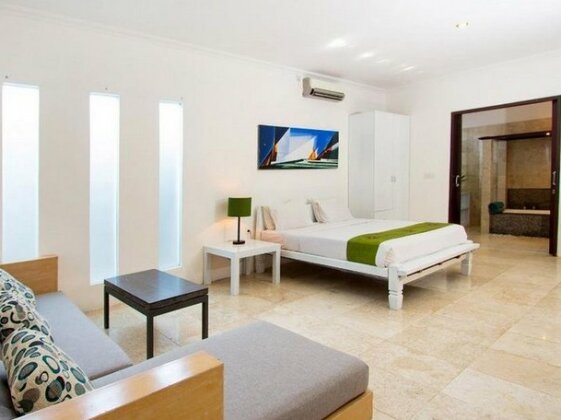 Apple Umalas - Photo2