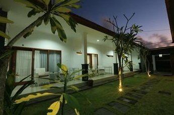 Twin House Batubelig - Photo2