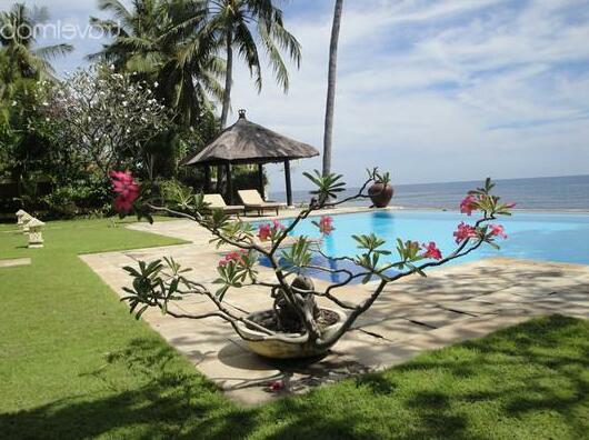 2 Bedroom Beachfront Villa In Bukti Bali - Photo2