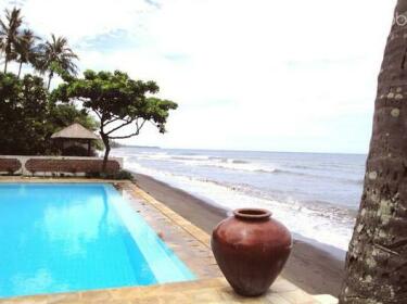 2 Bedroom Beachfront Villa In Bukti Bali