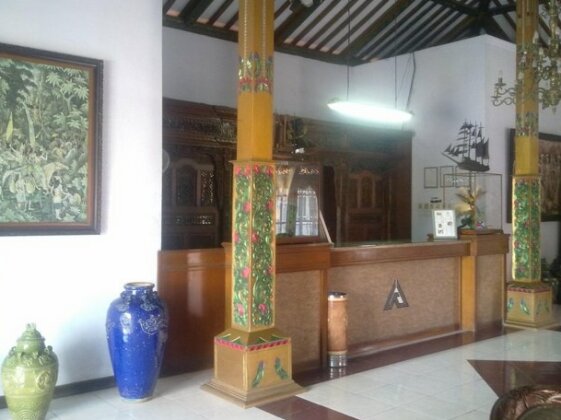 Graha Wisata Hotel - Photo2