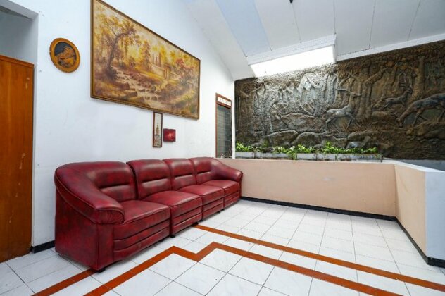 SPOT ON 2240 Simpang Tujuh Residence - Photo5