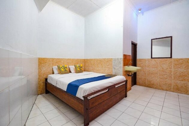 SPOT ON 2865 Sartika Inn Pati - Photo2