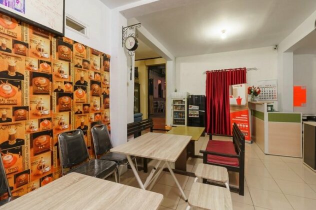 RedDoorz Syariah near Ciledug Station - Photo2
