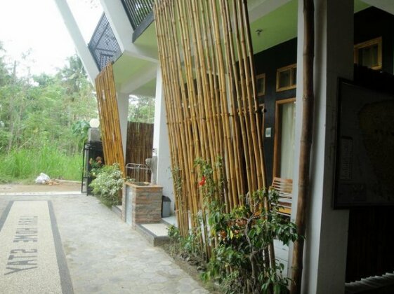 Lara Home Stay - Photo2