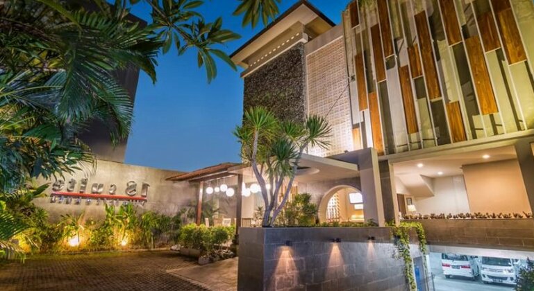 18 Suite Villa Loft At Kuta - Photo5