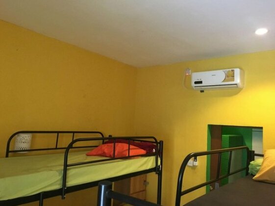 Cheeky Piggy Hostel - Photo4