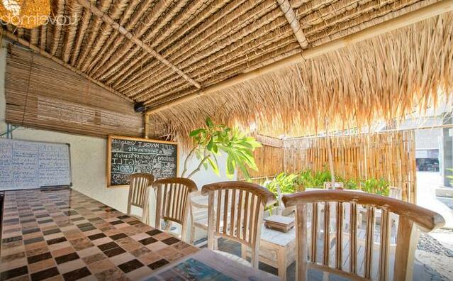 Heart of KUTA 2 Bedrooms shared pool - Photo3