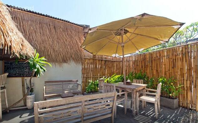 Heart of KUTA 2 Bedrooms shared pool - Photo5