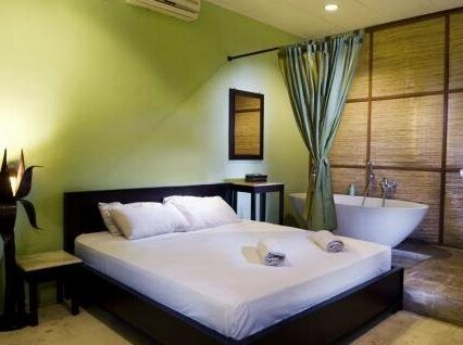 Hidden Oasis Bed & Breakfast - Photo3