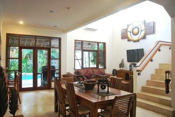 KUTA 5 Bedroom Villa w/ Breakfast - rum - Photo5