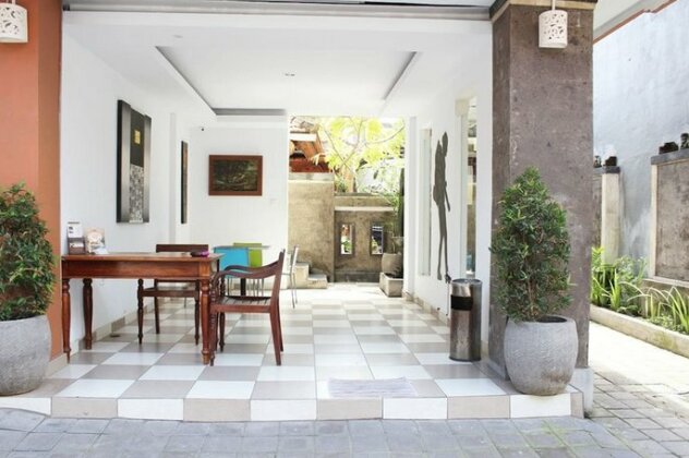 Kuta Beach Hostel - Photo4