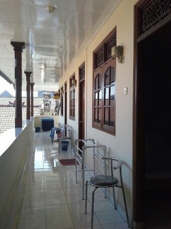 Mama Hostel Kuta - Photo3