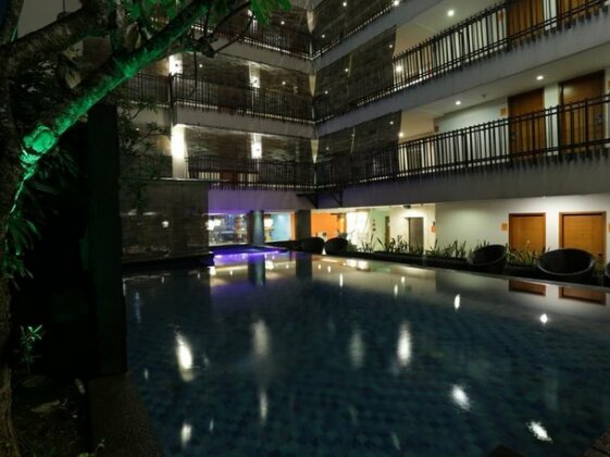 RedDoorz @ Sunset Road Kuta - Photo2