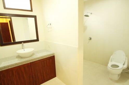 Surfaris Inn - Photo4