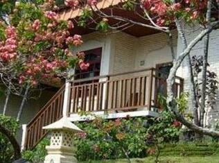 Puri Bunga Beach Cottages - Photo2