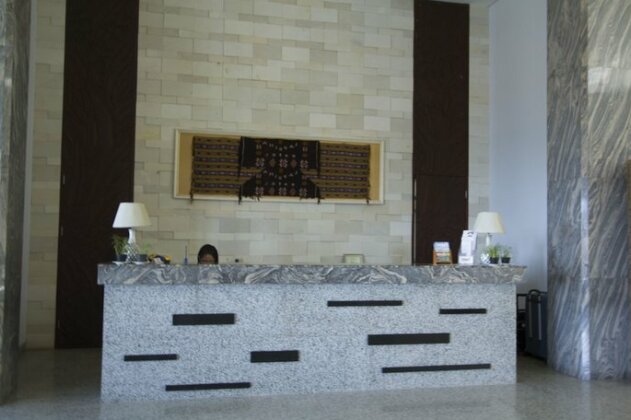 Laprima Hotel Flores - Photo3