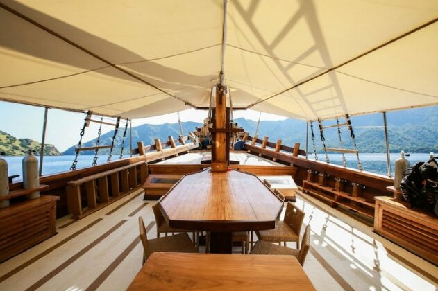Tanaka Liveaboard Raja Ampat