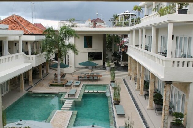 Bali Court Hotel & Apartment - Photo2
